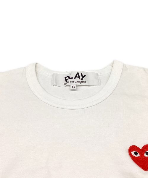 PLAY COMME des GARCONS（プレイコムデギャルソン）PLAY COMME des GARCONS (プレイ コムデギャルソン) ハートカモプリントTシャツ　クルーネック　コットン　ハートパッチ　 ホワイト サイズ:Sの古着・服飾アイテム