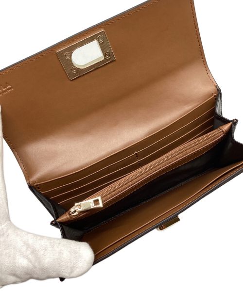 FURLA（フルラ）FURLA (フルラ) CONTINENTAL WALLET / コンチネンタルウォレット　長財布　ターンロック　バイカラー ピンクベージュ×ブラックの古着・服飾アイテム