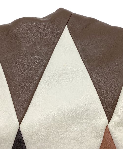 TACASI（タキャシ）TACASI (タキャシ) フェイクレザージャケット　ノーカラー　Vネック　ジップ　ダイヤ　マルチカラー ブラウン サイズ:44の古着・服飾アイテム