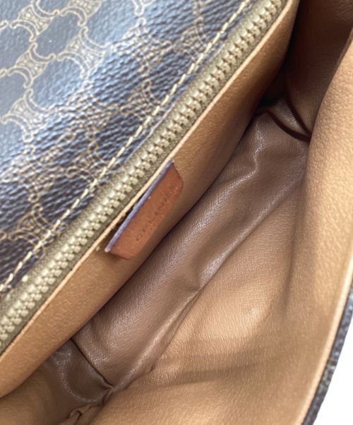 CELINE（セリーヌ）CELINE (セリーヌ) マカダムショルダーバッグ　クロスボディ　フラップ ブラウンの古着・服飾アイテム