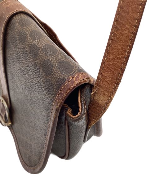 CELINE（セリーヌ）CELINE (セリーヌ) マカダムショルダーバッグ　クロスボディ　フラップ ブラウンの古着・服飾アイテム