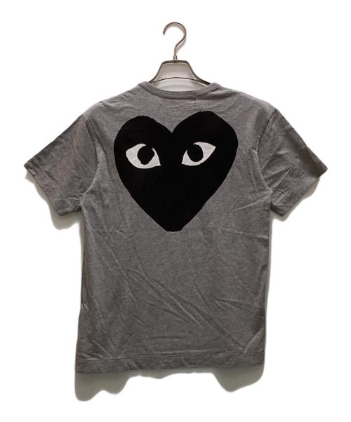 PLAY COMME des GARCONS（プレイコムデギャルソン）PLAY COMME des GARCONS (プレイ コムデギャルソン) バックハートビッグロゴTシャツ グレー サイズ:Mの古着・服飾アイテム