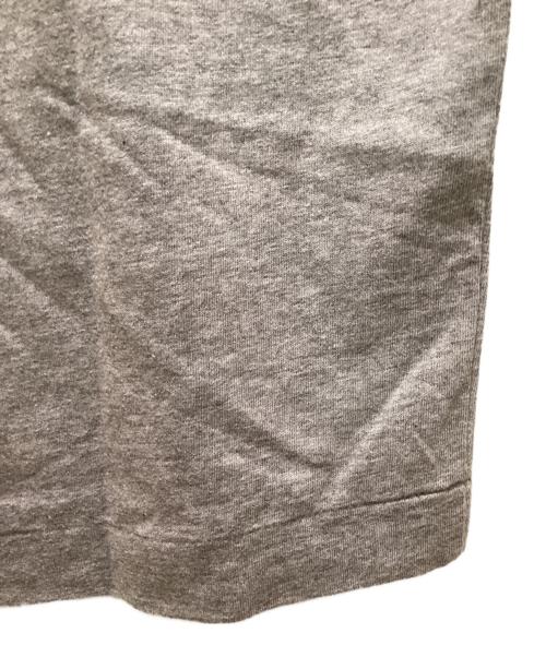 PLAY COMME des GARCONS（プレイコムデギャルソン）PLAY COMME des GARCONS (プレイ コムデギャルソン) バックハートビッグロゴTシャツ グレー サイズ:Mの古着・服飾アイテム