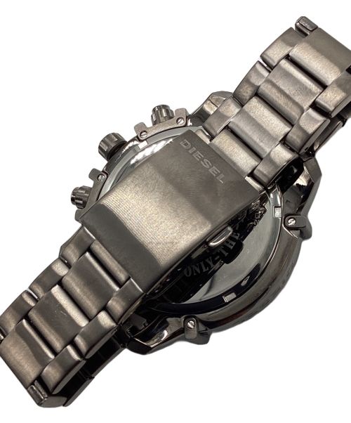 DIESEL（ディーゼル）DIESEL (ディーゼル) 腕時計　GRIFFED　グリフェド　クォーツ　ガンメタ　SSブレスレット ガンメタの古着・服飾アイテム