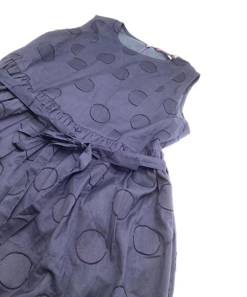 GRANDMA MAMA DAUGHTER toro（グランマ ママドーター トロ）GRANDMA MAMA DAUGHTER toro (グランマママドーター トロ) コットン ドット ジャガード ノー スリーブ ワンピース ネイビー サイズ:1の古着・服飾アイテム