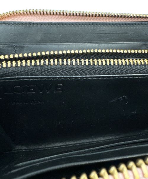 LOEWE（ロエベ）LOEWE (ロエベ) リピートアナグラムラウンドジップウォレット ピンクの古着・服飾アイテム
