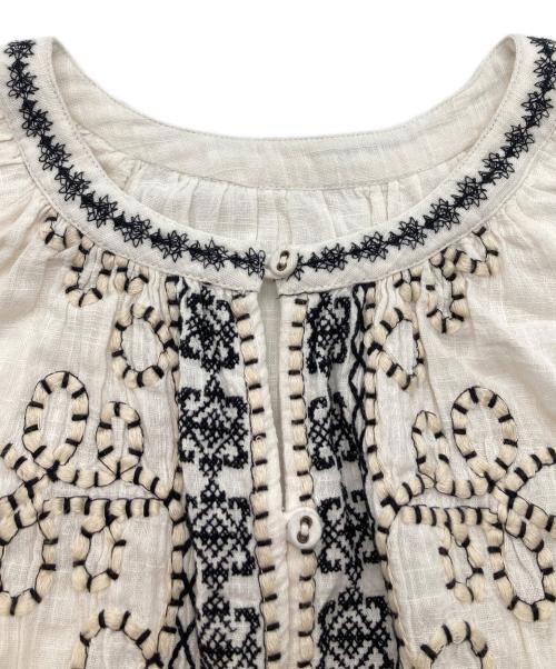 freada（フリーダ）freada (フリーダ) インドコード刺繍ワンピース ホワイト サイズ:FREEの古着・服飾アイテム