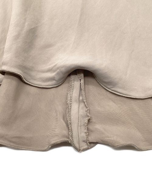 BEARDSLEY（ビアズリー）BEARDSLEY (ビアズリー) バックテールスカート　ミディ丈　フレア ベージュの古着・服飾アイテム