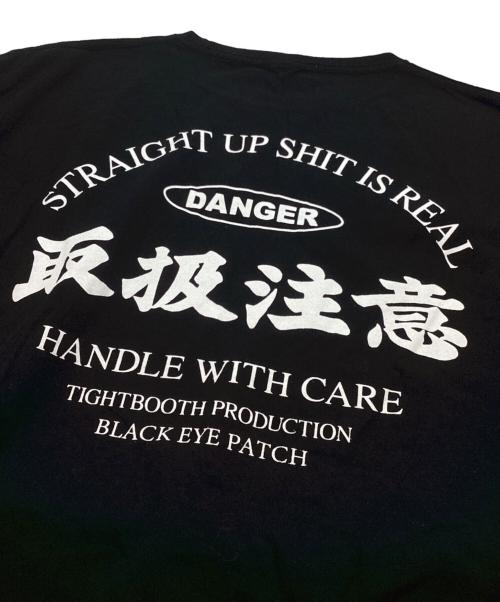 TIGHTBOOTH PRODUCTION（タイトブースプロダクション）TIGHTBOOTH PRODUCTION (タイトブースプロダクション) BlackEyePatch (ブラックアイパッチ) 取扱注意プリントTシャツ ブラック サイズ:XLの古着・服飾アイテム