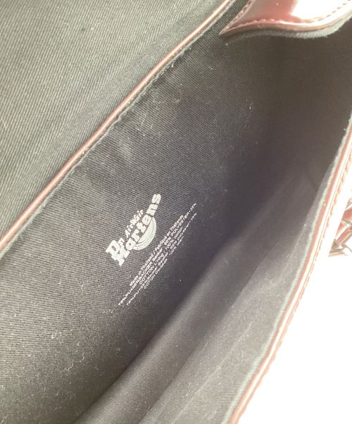 Dr.Martens（ドクターマーチン）Dr.Martens (ドクターマーチン) 11インチサッチェルバッグ　エナメル ブラウンの古着・服飾アイテム