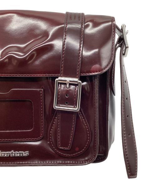 Dr.Martens（ドクターマーチン）Dr.Martens (ドクターマーチン) 11インチサッチェルバッグ　エナメル ブラウンの古着・服飾アイテム