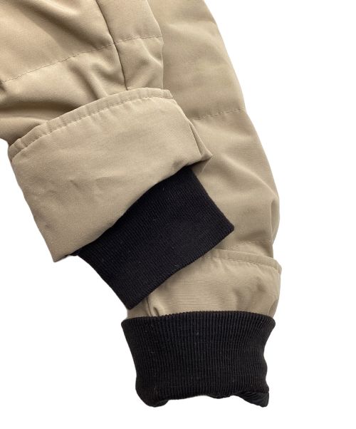 CANADA GOOSE（カナダグース）CANADA GOOSE (カナダグース) ダウンジャケット ベージュ サイズ:Sの古着・服飾アイテム