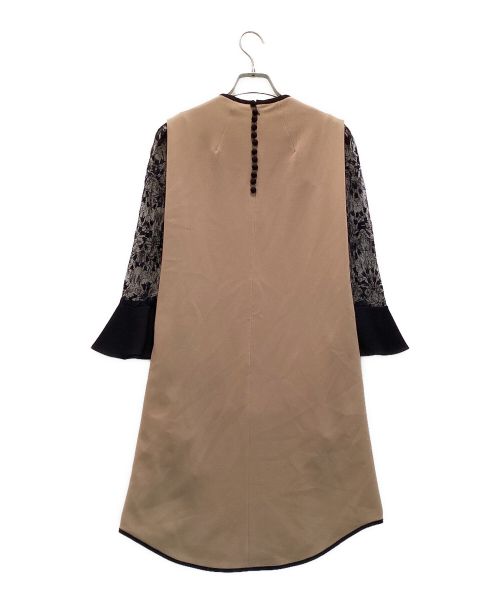 mame（マメ）mame (マメ) 袖フラワーレースワンピース　バイカラー　バックボタン　ひざ丈 ベージュ サイズ:2の古着・服飾アイテム