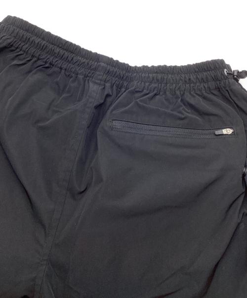 WHITE MOUNTAINEERING（ホワイトマウンテ二アニング）WHITE MOUNTAINEERING (ホワイトマウンテ二アニング) TAFFETA DRAWSTRING SHIRRING PANTS ブラックの古着・服飾アイテム