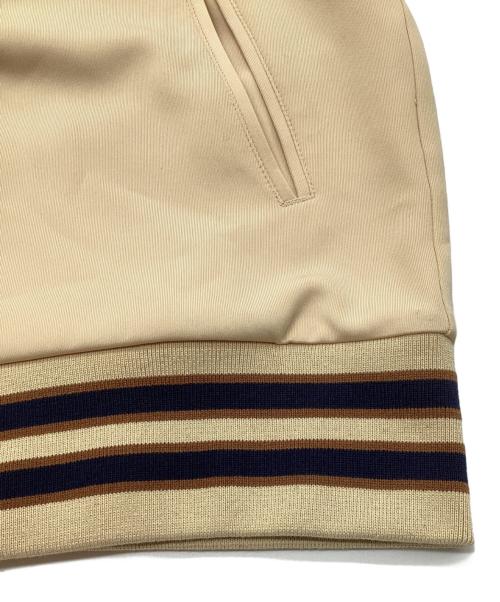 STUDIO D'ARTISAN（ステュディオダルチザン）STUDIO D'ARTISAN (ステュディオダルチザン) ロゴ刺繍デザイントラックジャケット ベージュ サイズ:Lの古着・服飾アイテム