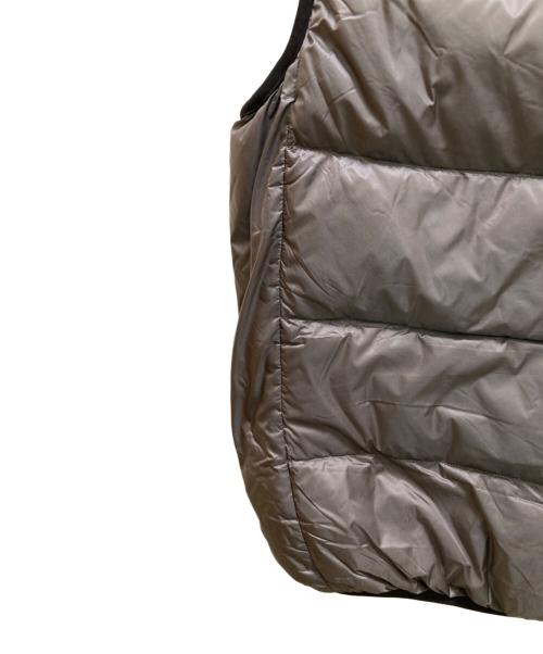 FEATHERED FRIENDS（フェザードフレンズ）FEATHERED FRIENDS (フェザードフレンズ) UNITED ARROWS (ユナイテッドアローズ) 別注ダウンベスト グレー サイズ:ｘｓの古着・服飾アイテム