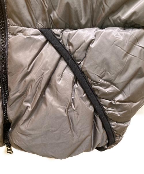 FEATHERED FRIENDS（フェザードフレンズ）FEATHERED FRIENDS (フェザードフレンズ) UNITED ARROWS (ユナイテッドアローズ) 別注ダウンベスト グレー サイズ:ｘｓの古着・服飾アイテム