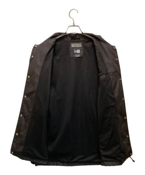 Yohji Yamamoto pour homme（ヨウジヤマモト プールオム）Yohji Yamamoto pour homme (ヨウジヤマモト プールオム) New Era (ニューエラ) CROW PRINT COACH JACKET ブラック サイズ:XLの古着・服飾アイテム