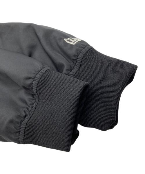 Yohji Yamamoto pour homme（ヨウジヤマモト プールオム）Yohji Yamamoto pour homme (ヨウジヤマモト プールオム) New Era (ニューエラ) CROW PRINT COACH JACKET ブラック サイズ:XLの古着・服飾アイテム