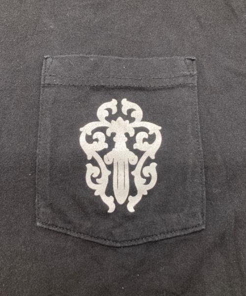 CHROME HEARTS（クロムハーツ）CHROME HEARTS (クロムハーツ) ハーフダガープリントポケットカットソー ブラック サイズ:Lの古着・服飾アイテム