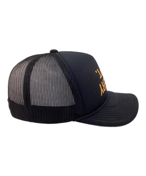 GALLERY DEPT（ギャラリー デプト）GALLERY DEPT (ギャラリー デプト) 反転ロゴプリントトラッカーメッシュキャップ ブラックの古着・服飾アイテム