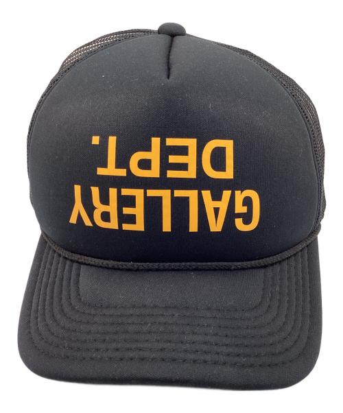 GALLERY DEPT（ギャラリー デプト）GALLERY DEPT (ギャラリー デプト) 反転ロゴプリントトラッカーメッシュキャップ ブラックの古着・服飾アイテム