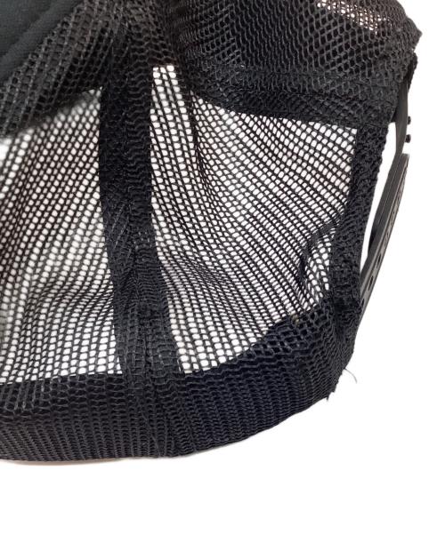 GALLERY DEPT（ギャラリー デプト）GALLERY DEPT (ギャラリー デプト) 反転ロゴプリントトラッカーメッシュキャップ ブラックの古着・服飾アイテム