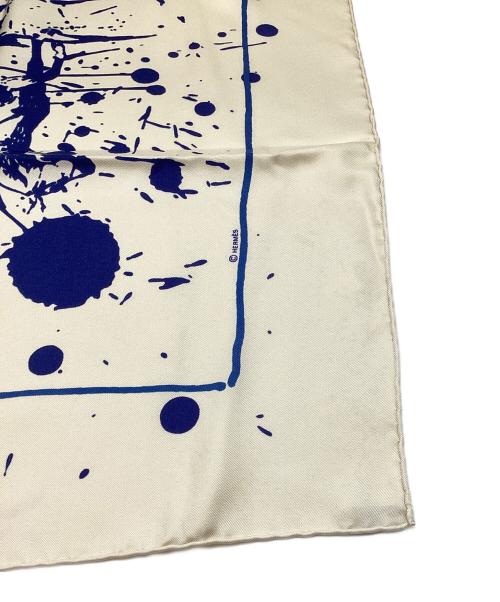 HERMES（エルメス）HERMES (エルメス) カレ90 Cheval surprise 思いがけない馬 ホワイト×ブルーの古着・服飾アイテム