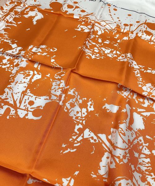 HERMES（エルメス）HERMES (エルメス) カレ90 Cheval surprise 思いがけない馬 ホワイト×オレンジの古着・服飾アイテム