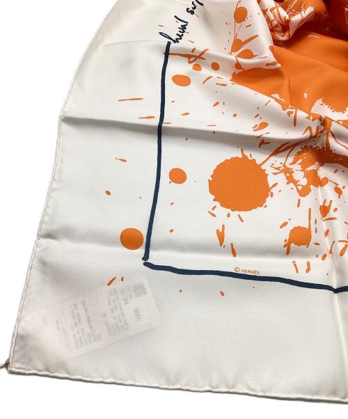 HERMES（エルメス）HERMES (エルメス) カレ90 Cheval surprise 思いがけない馬 ホワイト×オレンジの古着・服飾アイテム