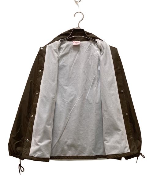 Cardinal（カーディナル）Cardinal (カーディナル) MISSION DISTRICT (ミッション ディストリクト) アーチロゴコーチジャケット ブラウン サイズ:Mの古着・服飾アイテム