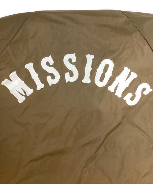 Cardinal（カーディナル）Cardinal (カーディナル) MISSION DISTRICT (ミッション ディストリクト) アーチロゴコーチジャケット ブラウン サイズ:Mの古着・服飾アイテム