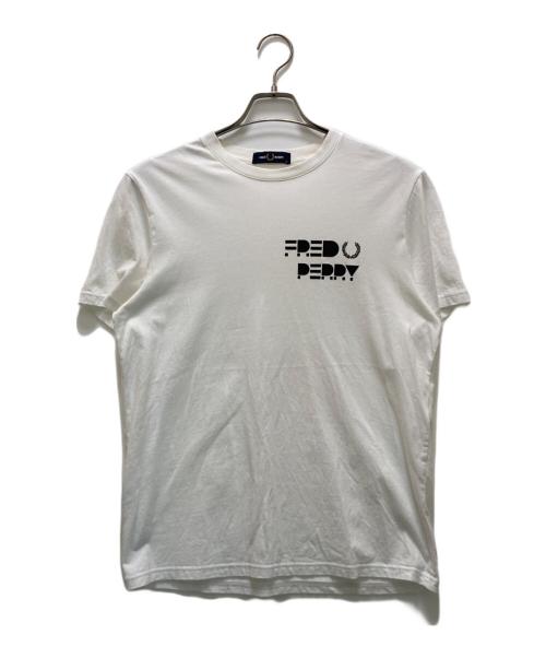 FRED PERRY（フレッドペリー）FRED PERRY (フレッドペリー) ロゴプリントTシャツ ホワイト サイズ:Mの古着・服飾アイテム