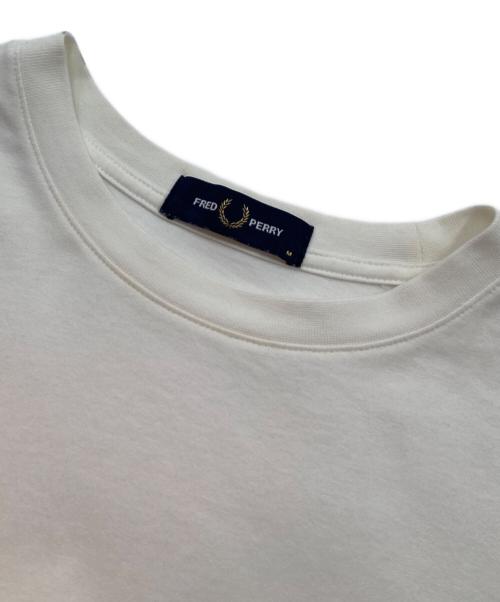 FRED PERRY（フレッドペリー）FRED PERRY (フレッドペリー) ロゴプリントTシャツ ホワイト サイズ:Mの古着・服飾アイテム