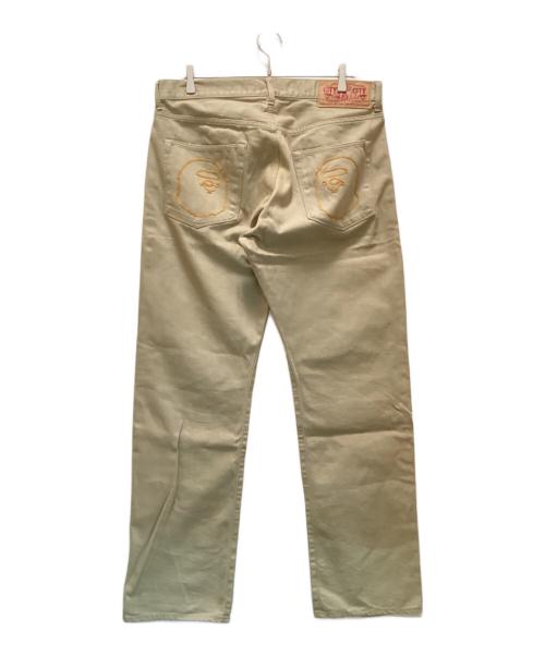 A BATHING APE（ア ベイシング エイプ）A BATHING APE (ア ベイシング エイプ) バックポケット刺繍パンツ ベージュ サイズ:Lの古着・服飾アイテム