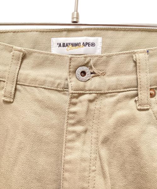 A BATHING APE（ア ベイシング エイプ）A BATHING APE (ア ベイシング エイプ) バックポケット刺繍パンツ ベージュ サイズ:Lの古着・服飾アイテム