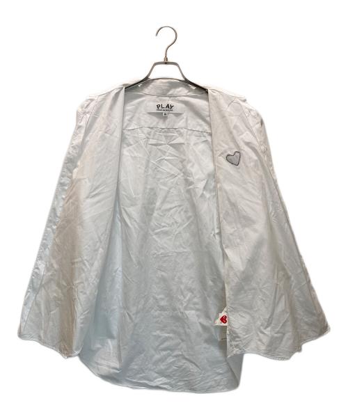 PLAY COMME des GARCONS（プレイコムデギャルソン）PLAY COMME des GARCONS (プレイ コムデギャルソン) ワンポイントハートワッペンシャツ ホワイト サイズ:Mの古着・服飾アイテム