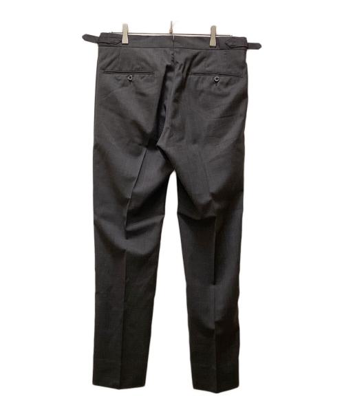 G.T.A（ジーティーアー）G.T.A (ジーティーアー) エリックウールトロピカルソリッド2プリーツサイドアジャスターテーパードパンツ グレー サイズ:48の古着・服飾アイテム