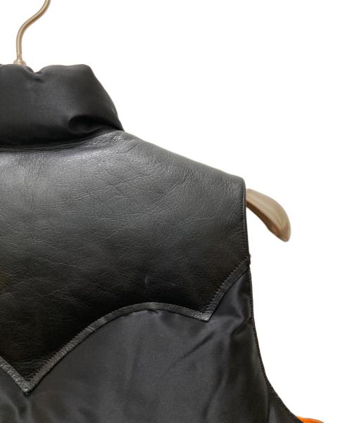 Rocky Mountain FeatherBed（ロッキーマウンテンフェザーベッド）Rocky Mountain FeatherBed (ロッキーマウンテンフェザーベッド) PORTER (ポーター) BEAMS (ビームス) コラボタンカー ヨークレザーダウンベスト ブラック サイズ:36の古着・服飾アイテム
