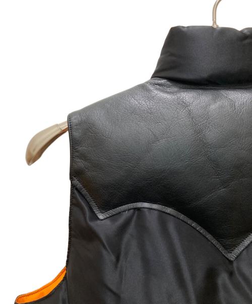 Rocky Mountain FeatherBed（ロッキーマウンテンフェザーベッド）Rocky Mountain FeatherBed (ロッキーマウンテンフェザーベッド) PORTER (ポーター) BEAMS (ビームス) コラボタンカー ヨークレザーダウンベスト ブラック サイズ:36の古着・服飾アイテム