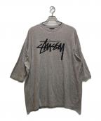 stussyステューシー）の古着「オーバーサイズロゴTシャツ」｜グレー