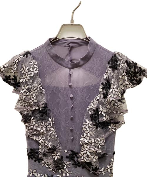 FRAY ID（フレイ アイディー）FRAY ID (フレイ アイディー) エンブロイダリープリーツドレス パープルの古着・服飾アイテム