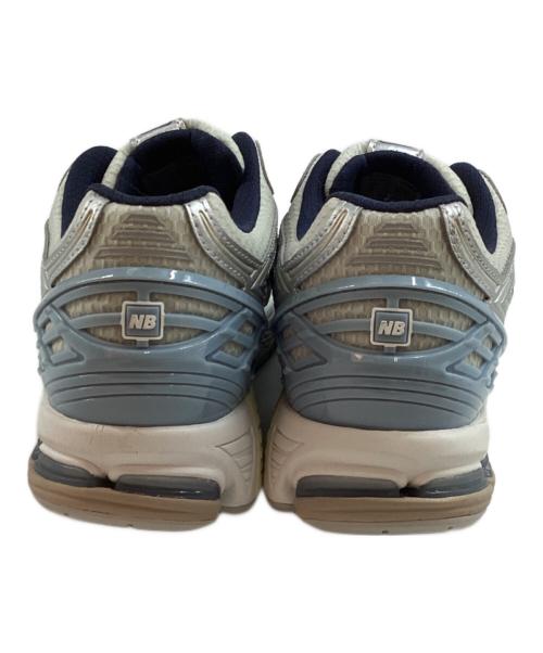 NEW BALANCE（ニューバランス）NEW BALANCE (ニューバランス) KITH (キス) M1906RKC シルバー×ブルー サイズ:29の古着・服飾アイテム