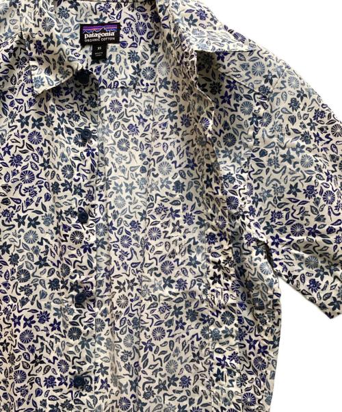 Patagonia（パタゴニア）Patagonia (パタゴニア) ゴー・トゥ・シャツ ホワイト×ブルー サイズ:XSの古着・服飾アイテム