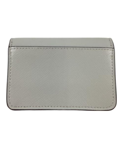 Kate Spade（ケイトスペード）Kate Spade (ケイトスペード) マディソン カラーブロック トップ ジップ カード ホルダー グレー×ホワイトの古着・服飾アイテム