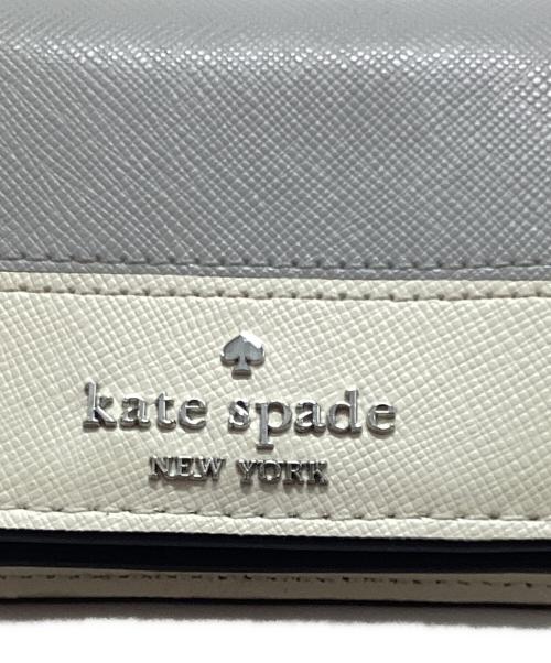 Kate Spade（ケイトスペード）Kate Spade (ケイトスペード) マディソン カラーブロック トップ ジップ カード ホルダー グレー×ホワイトの古着・服飾アイテム