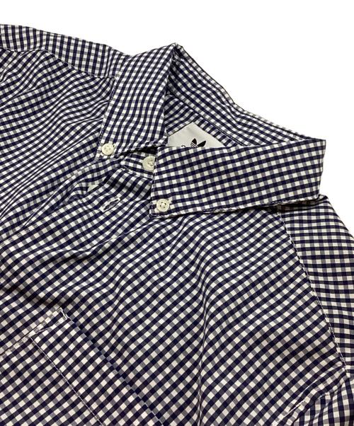 adidas（アディダス）adidas (アディダス) HUMAN MADE (ヒューマンメイド) コラボハート刺繍ギンガムチェックロングスリーブシャツ ホワイト×ネイビー サイズ:Mの古着・服飾アイテム