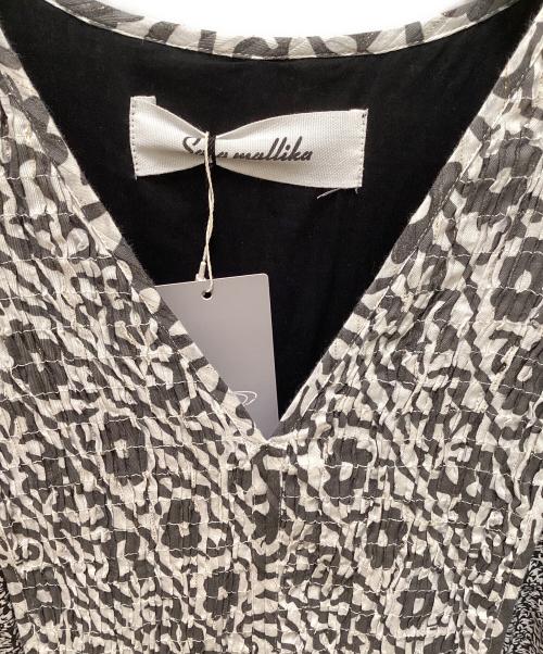 sara mallika（サラマリカ）sara mallika (サラマリカ) ダブルフラワープリントワンピース ブラック サイズ:Free 未使用品の古着・服飾アイテム