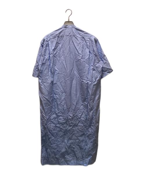 Salvatore Piccolo（サルヴァトーレ・ピッコロ）Salvatore Piccolo (サルヴァトーレ・ピッコロ) フラワー刺繍バンドカラーシャツワンピース ブルー サイズ:40 未使用品の古着・服飾アイテム