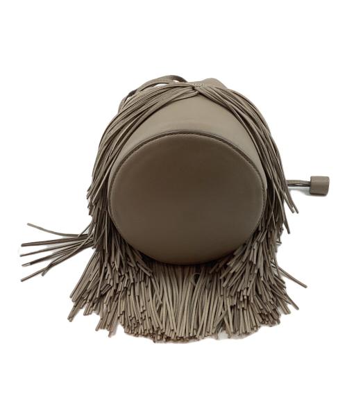 J&M DAVIDSON（ジェイ＆エム デヴィッドソン）J&M DAVIDSON (ジェイ＆エム デヴィッドソン) カーニバル フリンジスタッズショルダーバッグ ベージュの古着・服飾アイテム